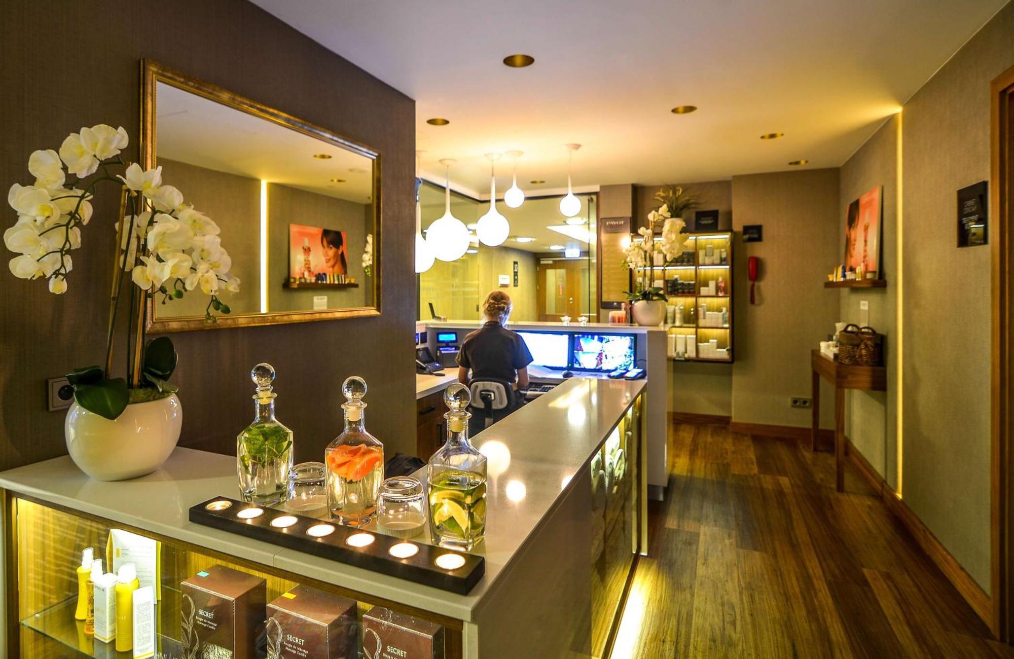 罗兹希尔顿逸林酒店 外观 照片
